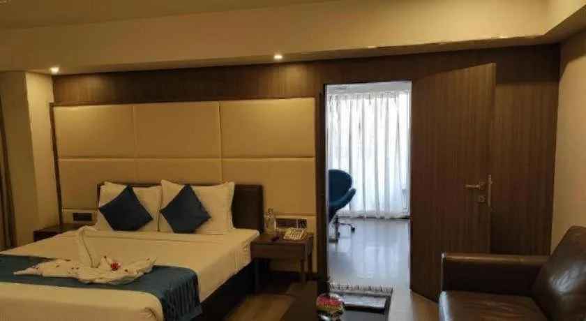 Bed in Hotel Minerva Grand