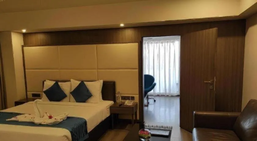 Bed in Hotel Minerva Grand