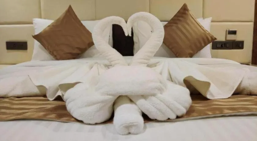 Bed in Hotel Minerva Grand