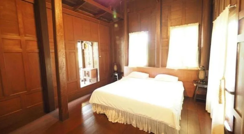 Bed in Baan Suan Amphawa