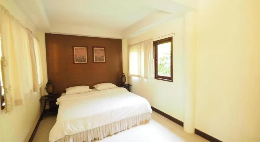 Bed in Baan Suan Amphawa