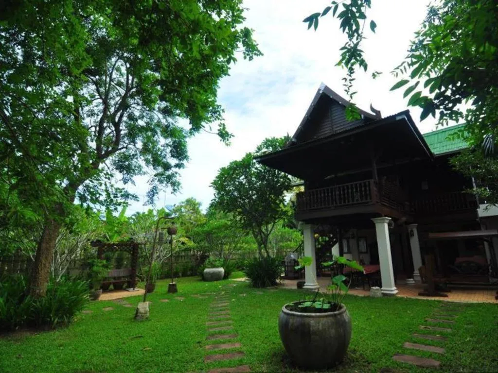 Baan Suan Amphawa