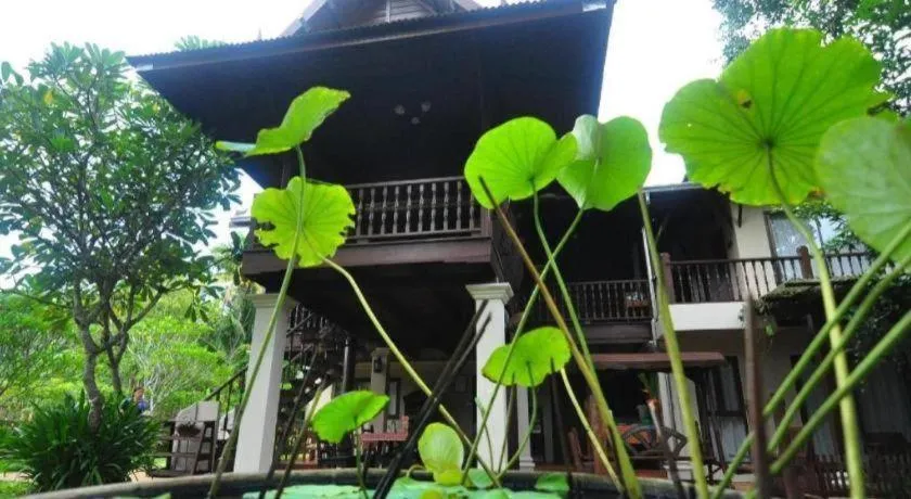 Baan Suan Amphawa