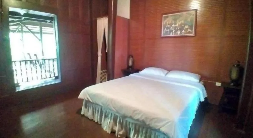 Bed in Baan Suan Amphawa