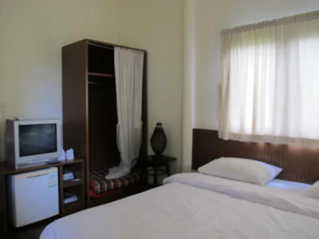 Bed in Baan Suan Amphawa