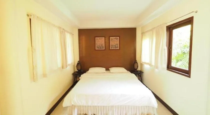 Bed in Baan Suan Amphawa