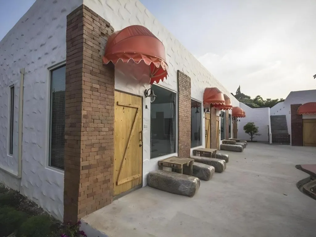 Monoko Porploen Resort Suanphung