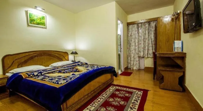 Bed in Hotel Himgiri