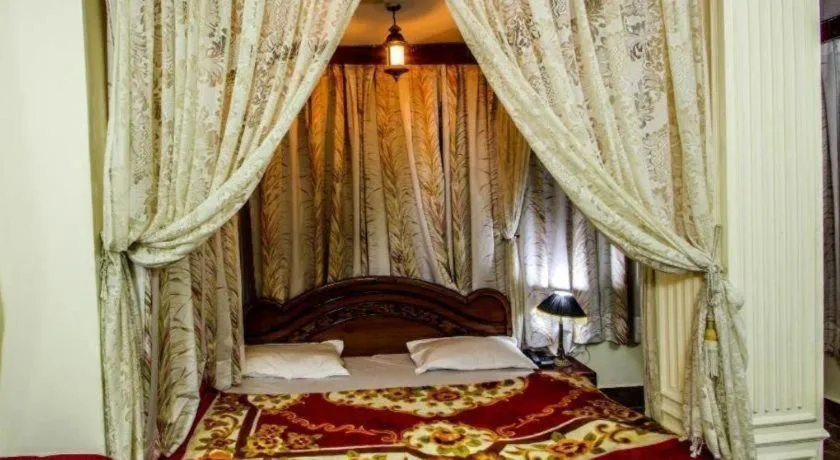 Bed in Hotel Himgiri