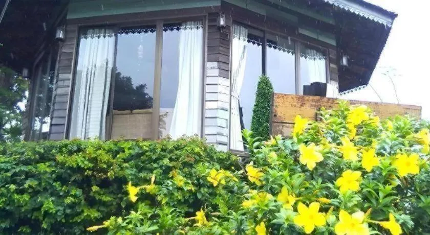 Dern Din Du Dao Resort