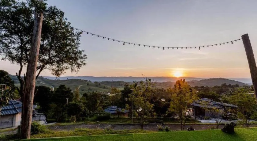 Dern Din Du Dao Resort