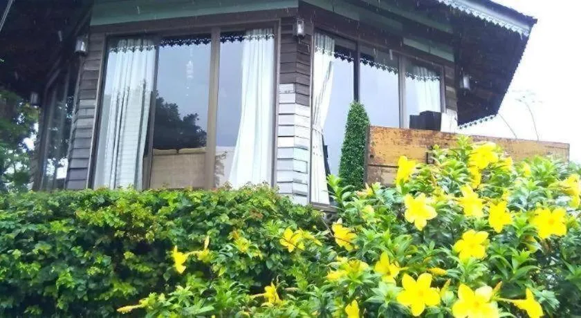 Dern Din Du Dao Resort