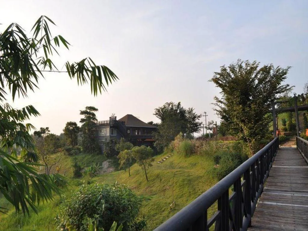 Dern Din Du Dao Resort