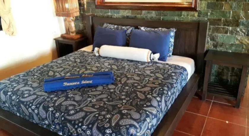 Bed in Treasure Island Beach Bungalows