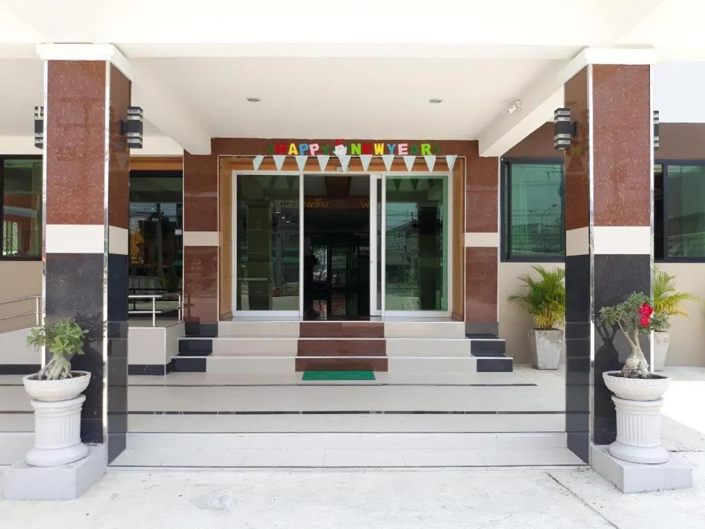 Phetlada Pavilion & Resort