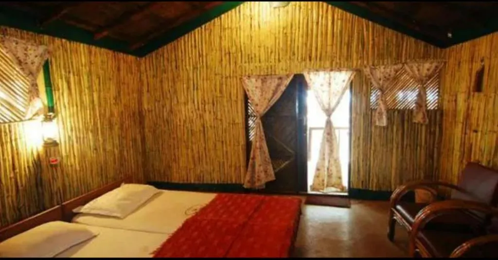 Bed in Devbagh beach resort - Junglelodges