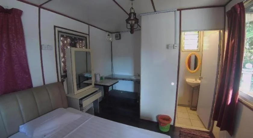 Bed in Borneo Tree House
