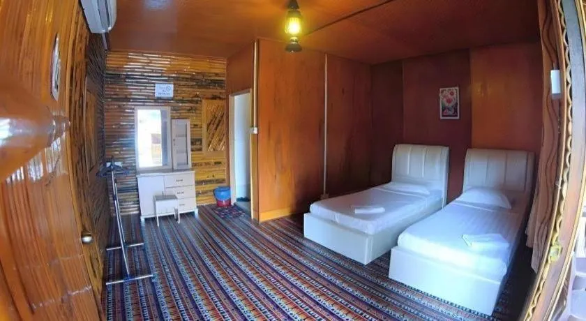 Bed in Borneo Tree House