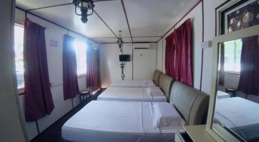 Bed in Borneo Tree House