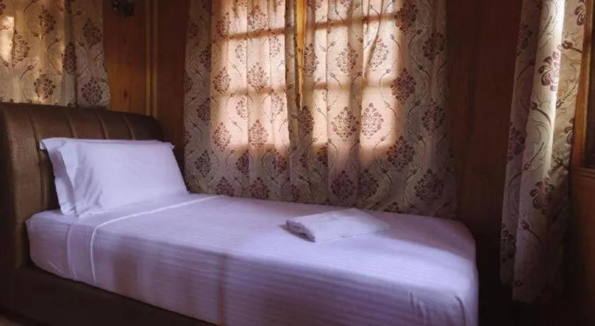 Bed in Borneo Tree House