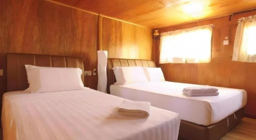 Bed in Borneo Tree House