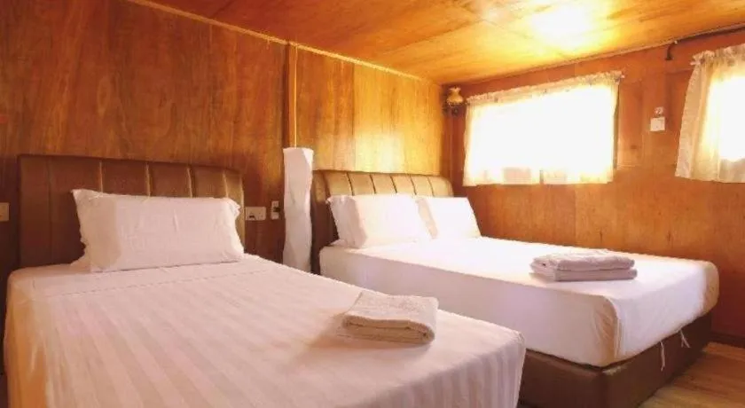 Bed in Borneo Tree House