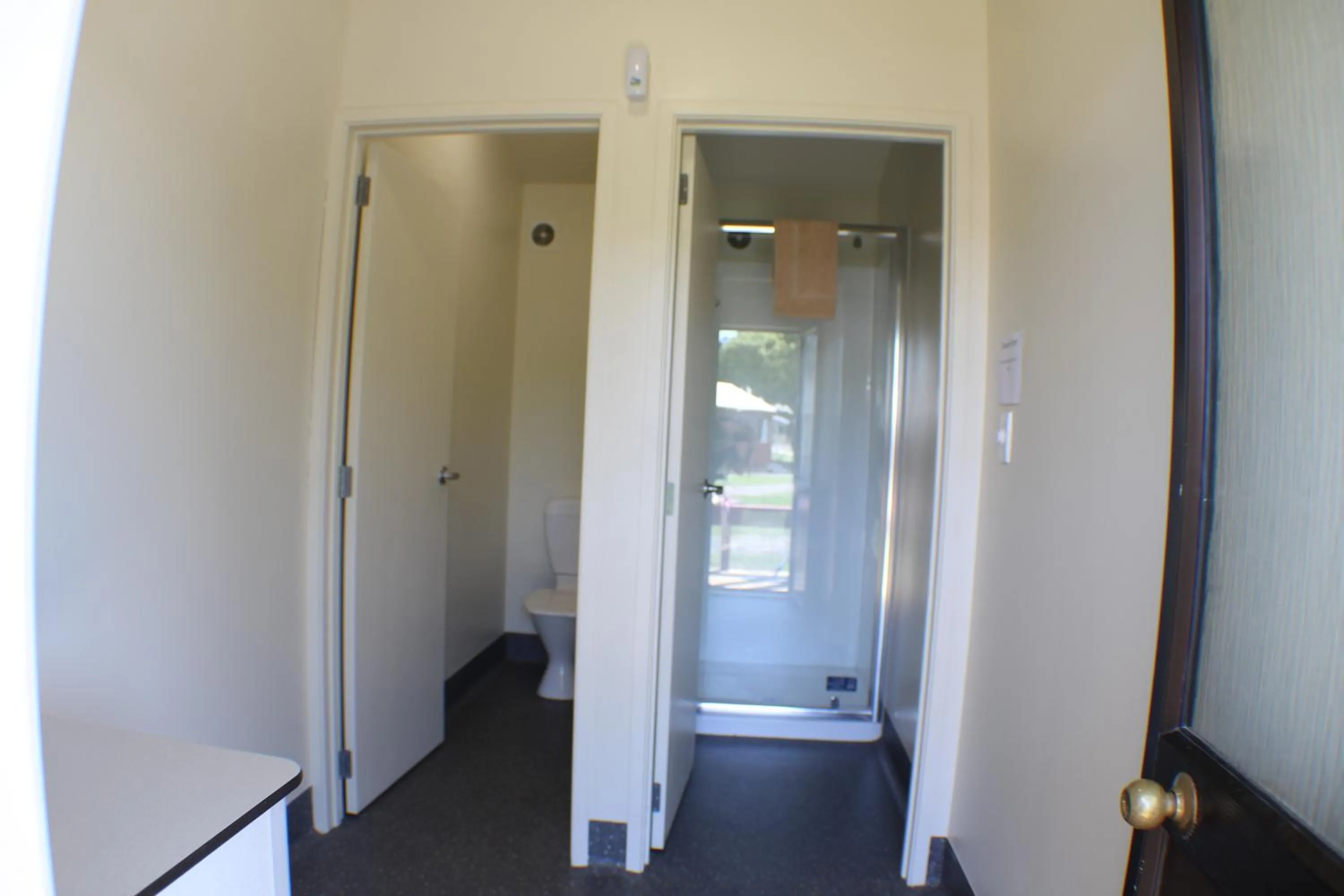 Family Cabin with Shared Bathroom - Pukunui  in Seabreeze Holiday Park
