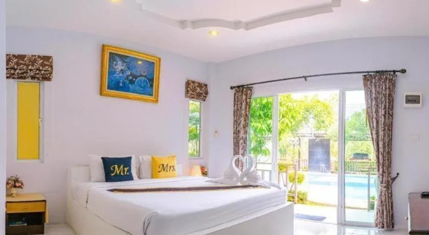 Bed in Charm Resort Cha-am