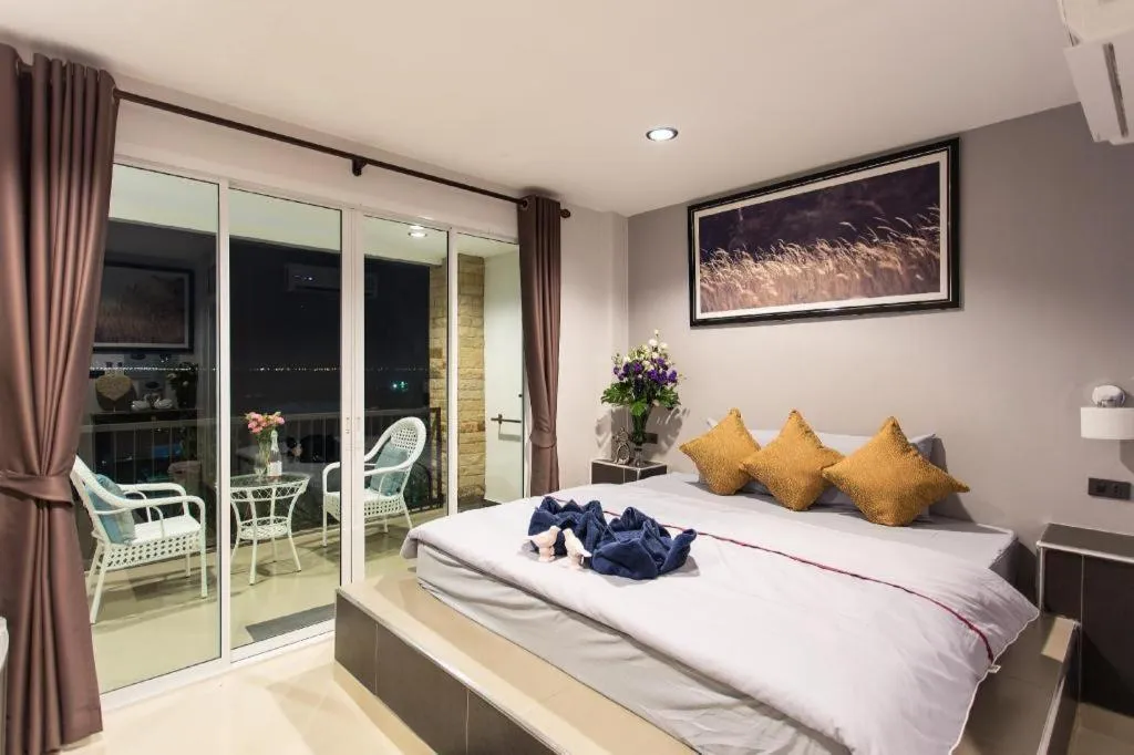 Bed in Chalita Goodview