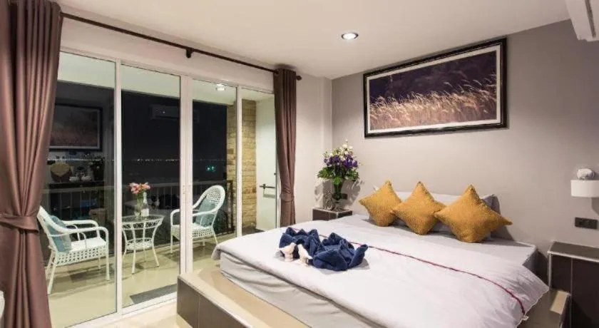 Bed in Chalita Goodview