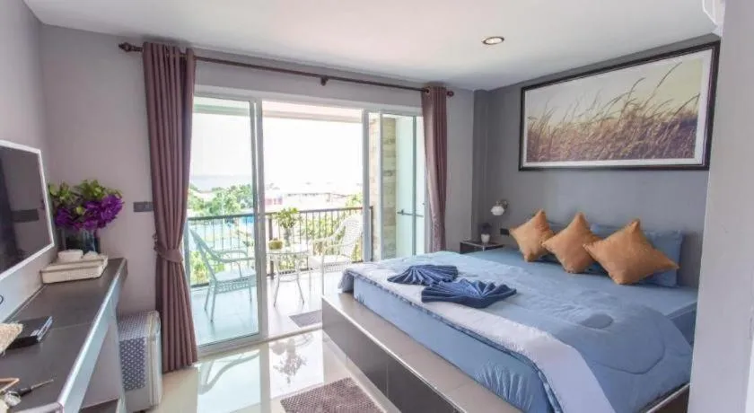 Bed in Chalita Goodview