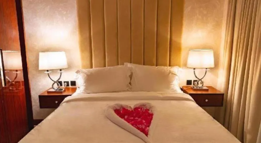 Bed in Gulf Pearls Hotel