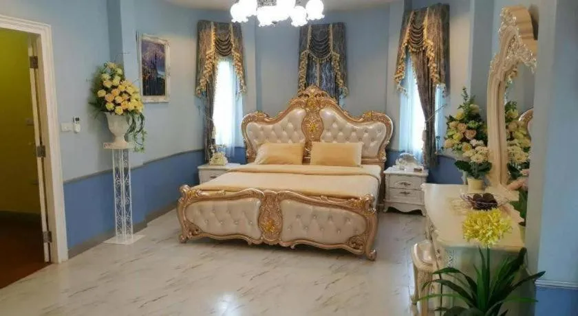 Bed in Cinque Terre Resort