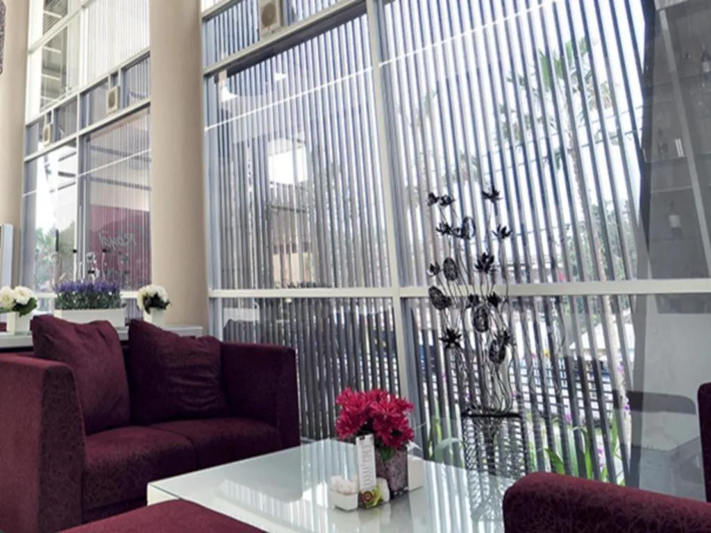 Royal Hotel n' Lounge