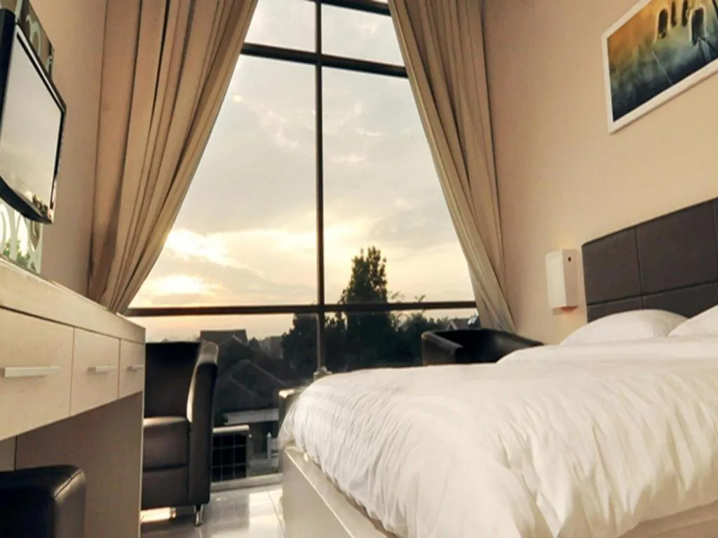 Bed in Royal Hotel n' Lounge