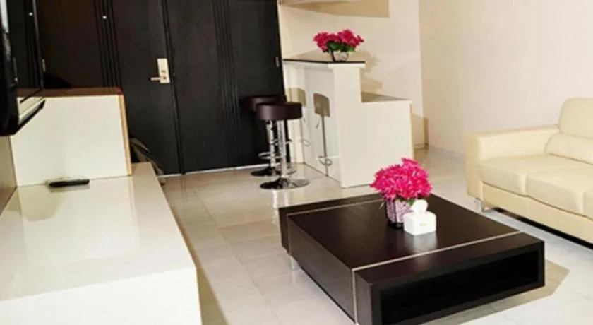 Royal Hotel n' Lounge