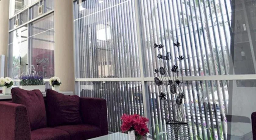 Royal Hotel n' Lounge