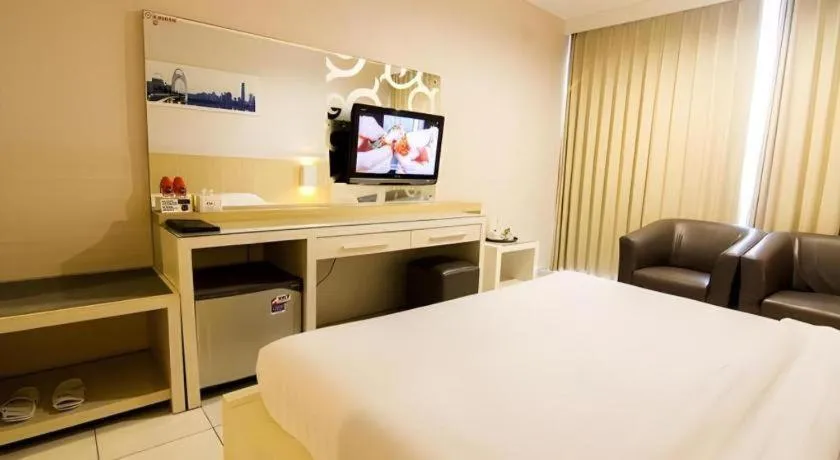 Bed in Royal Hotel n' Lounge