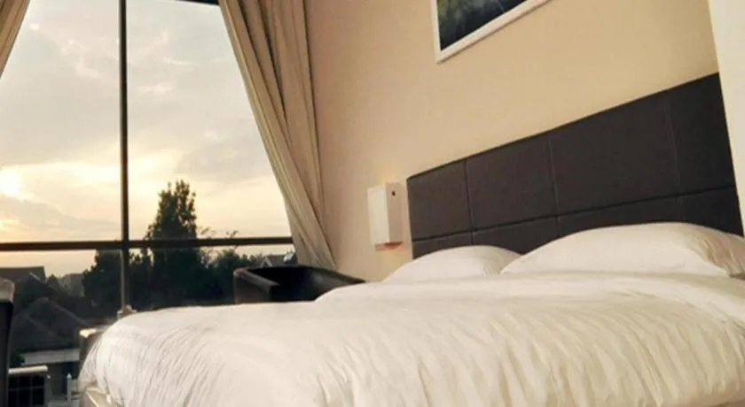 Bed in Royal Hotel n' Lounge