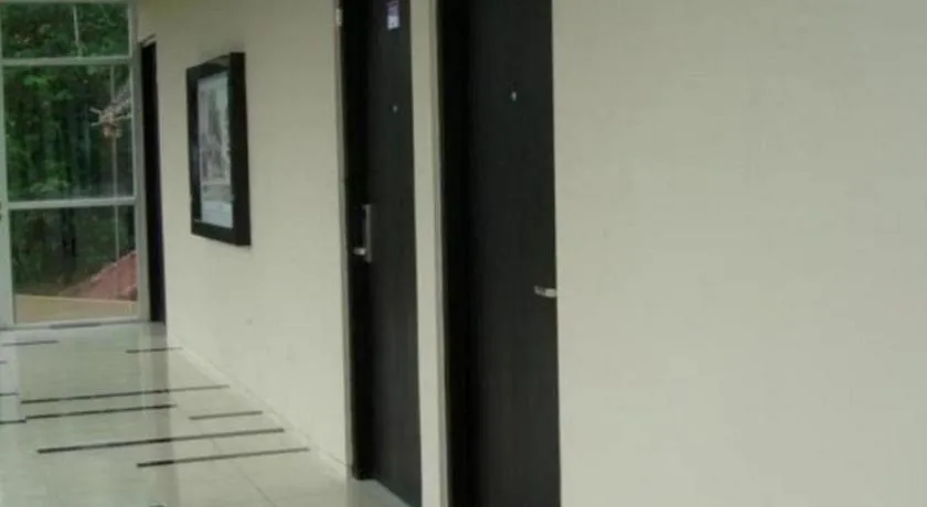 Royal Hotel n' Lounge