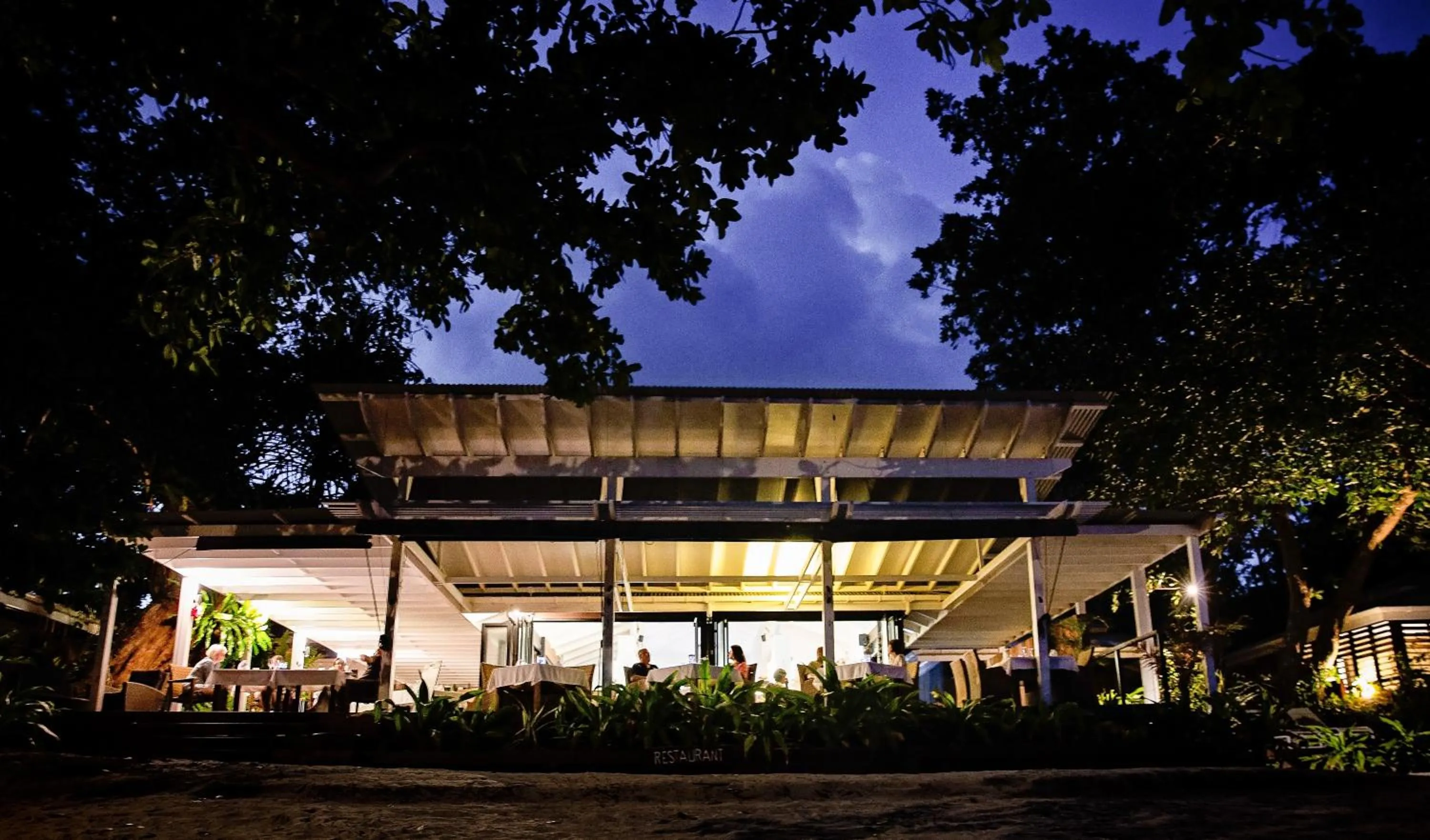 Restaurant/places to eat in Barrier Beach Resort