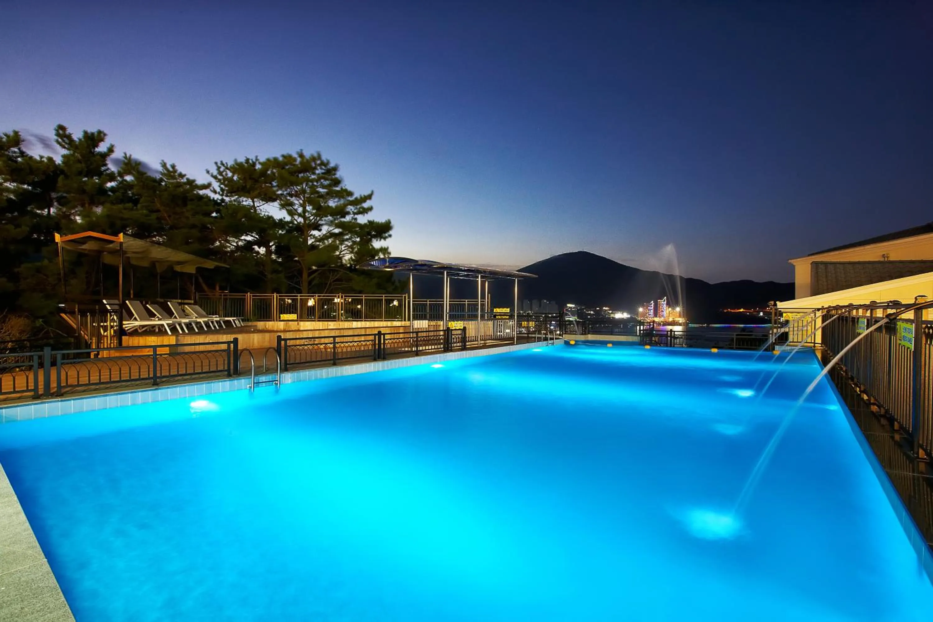 Swimming pool in Dome Hotel Geoje