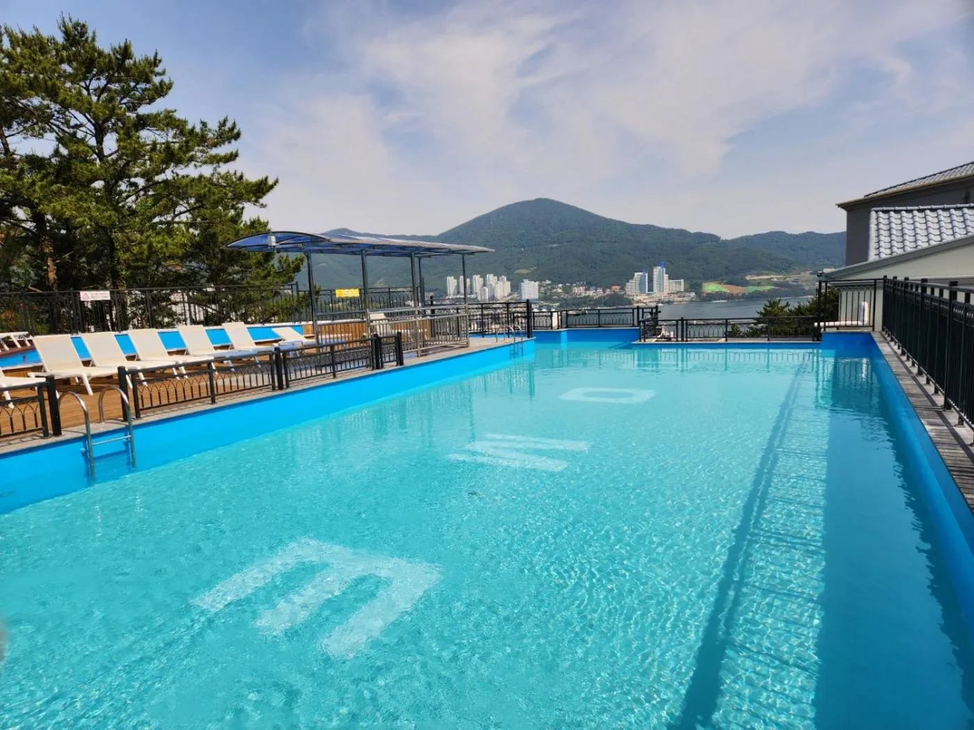 Swimming pool in Dome Hotel Geoje