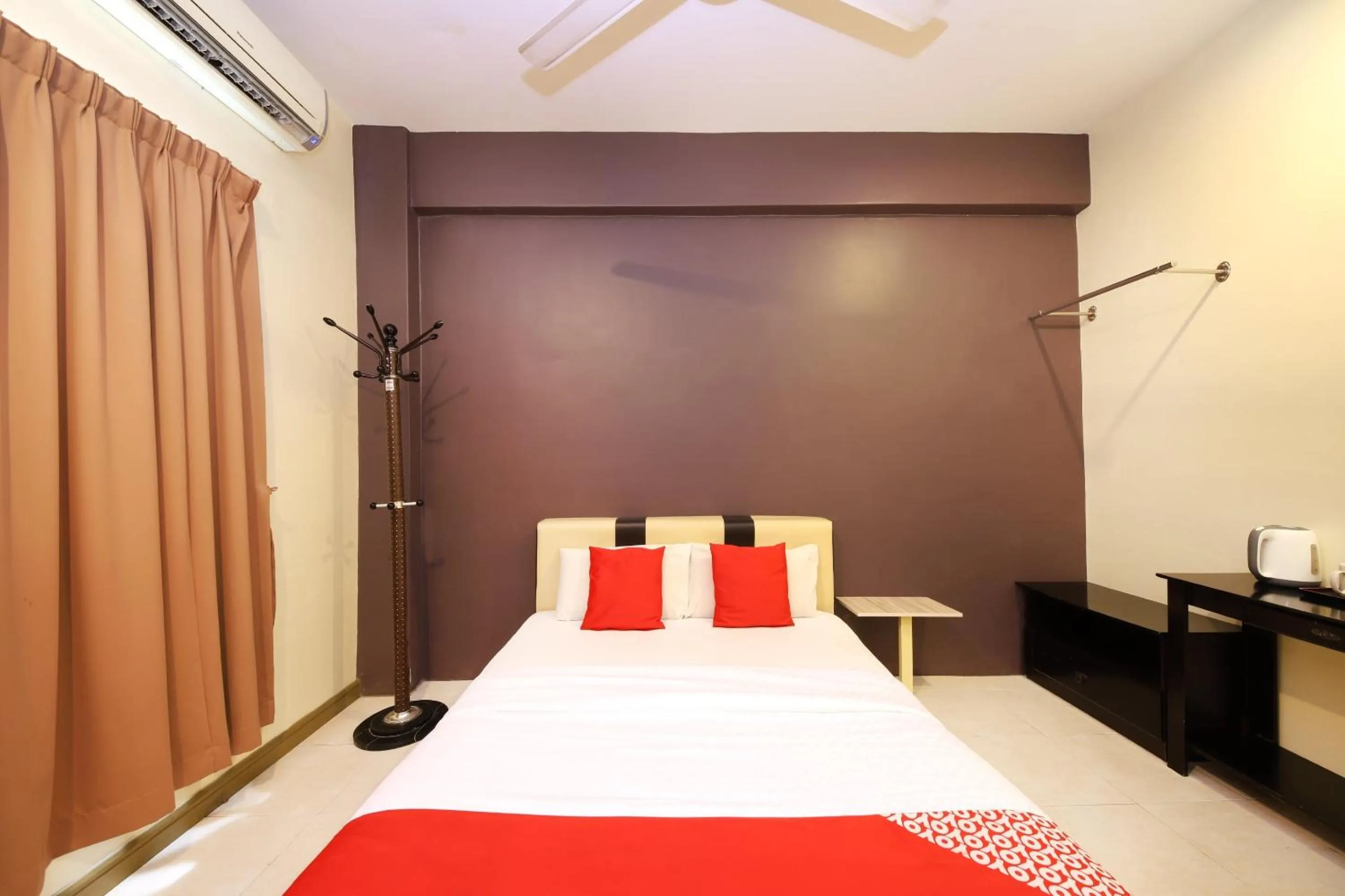 Bedroom, Bed in Collection O Batu Ferringhi Beach formerly ESQ Ferringhi