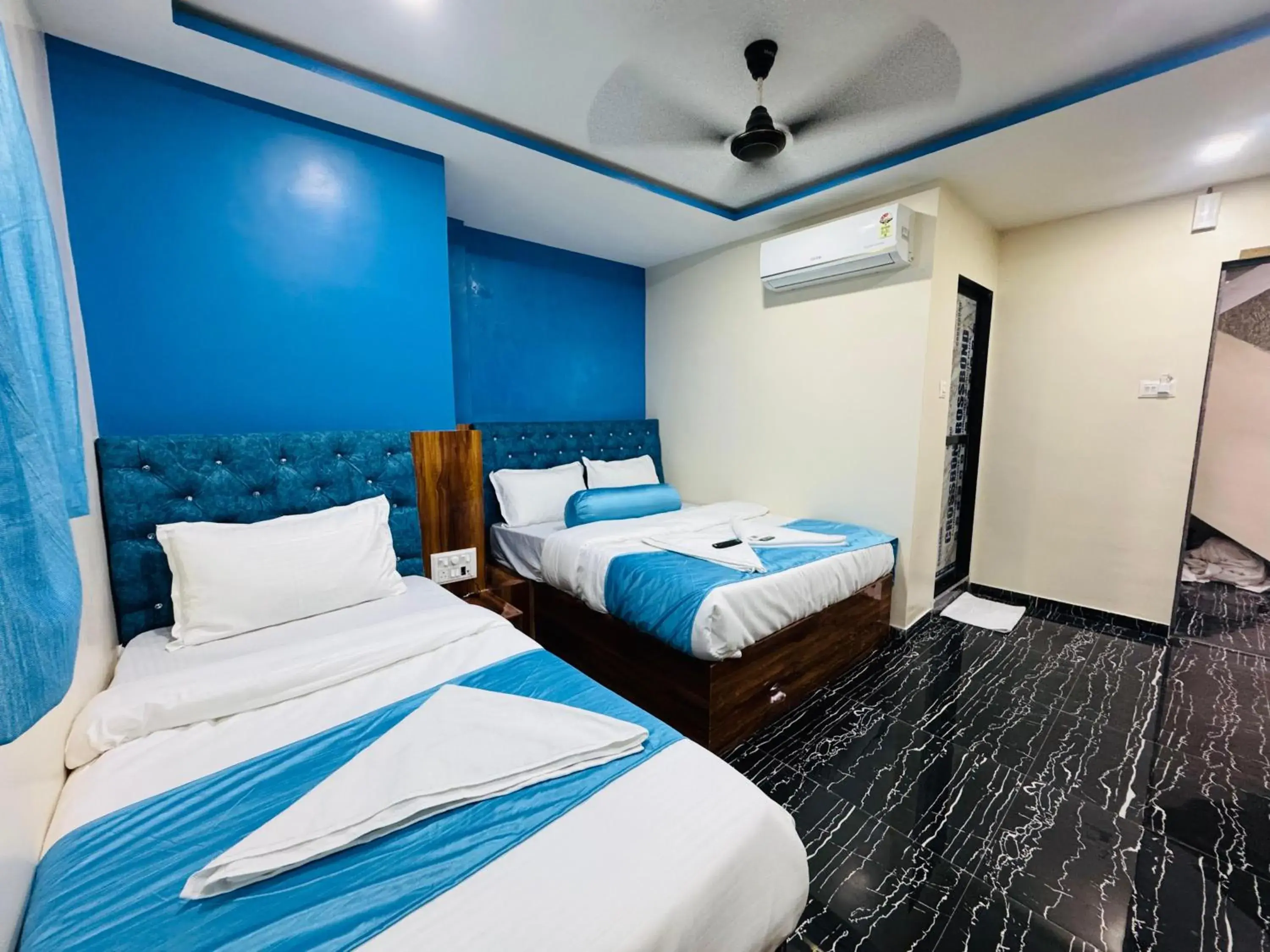 Double Room in Hotel Welcome Airoli Double Room in Hotel Welcome Airoli