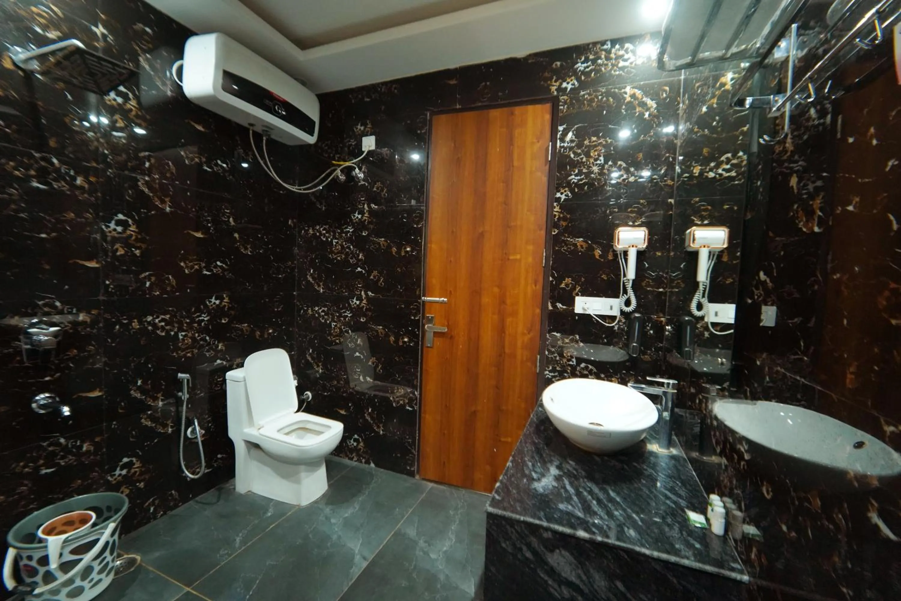 Toilet in MK Regency