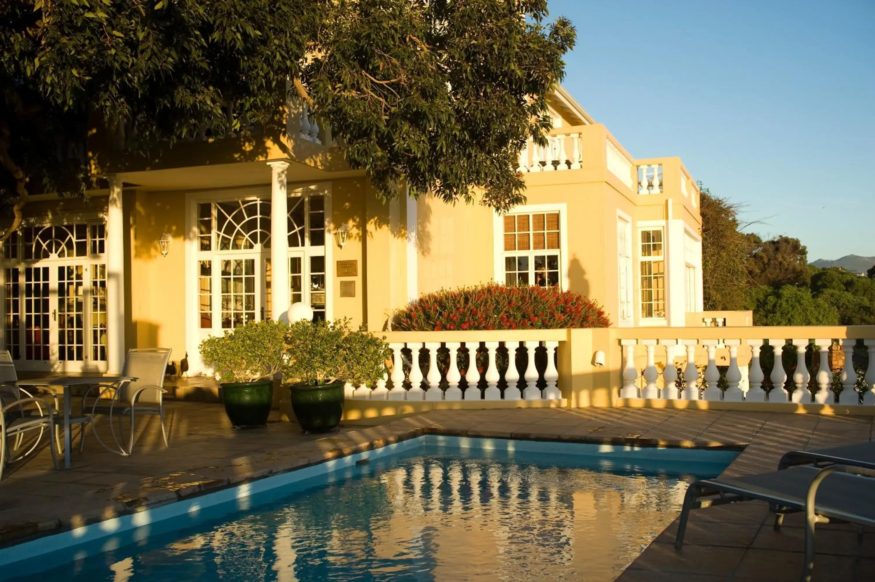 Property building in Colona Castle Property building in Colona Castle