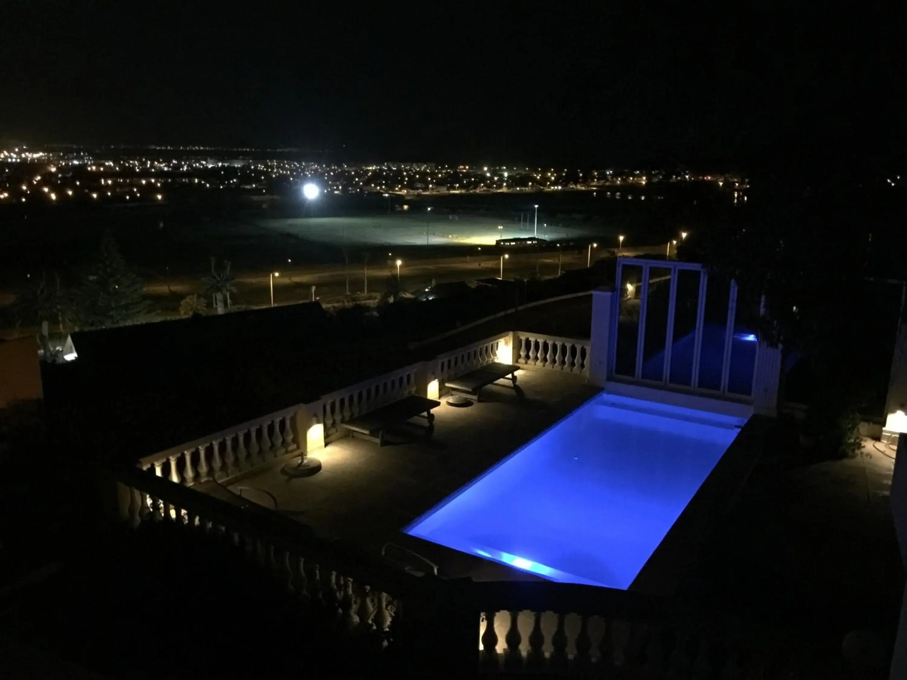 Pool view in Colona Castle Pool view in Colona Castle