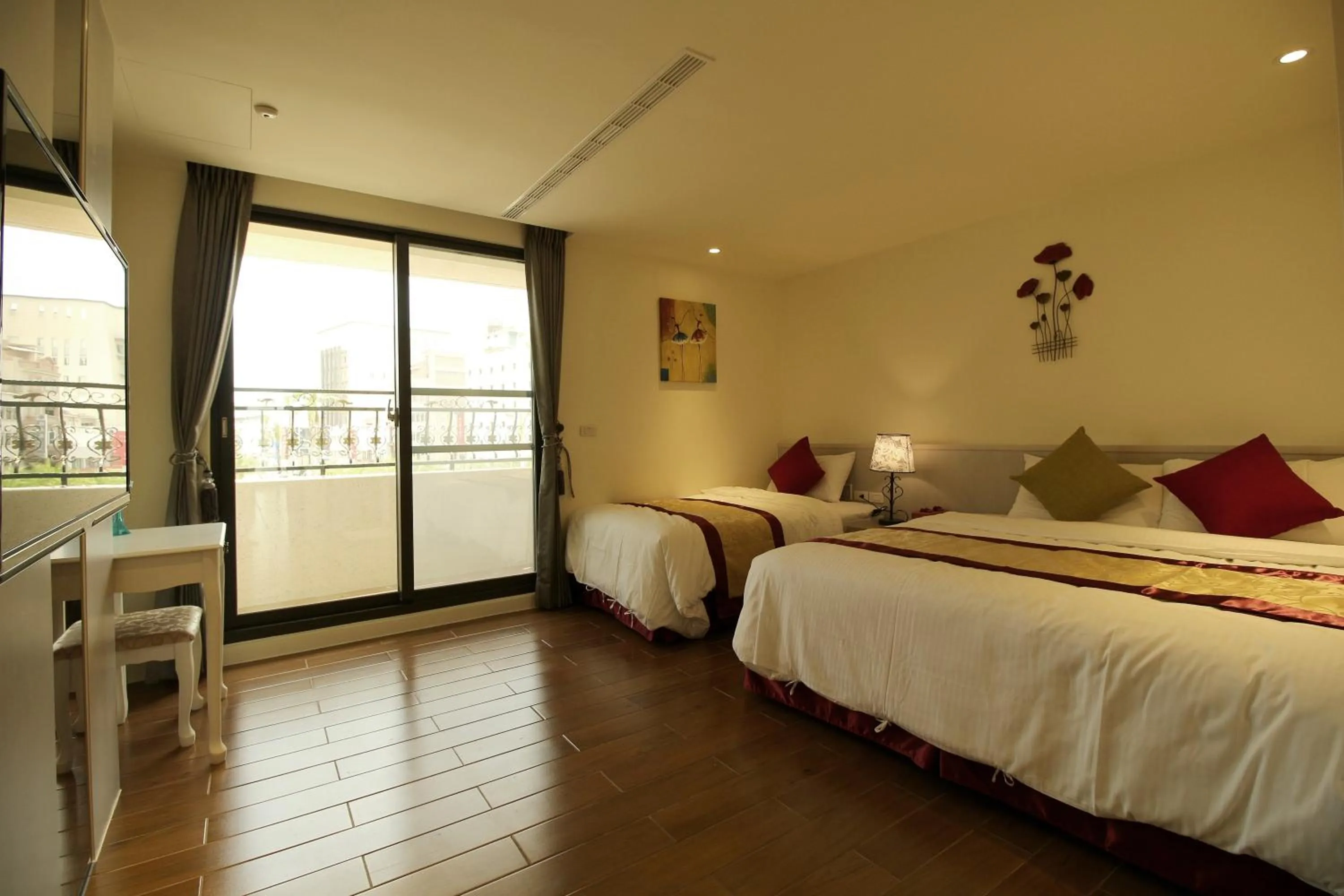 Shower, Bed in Maui B&B