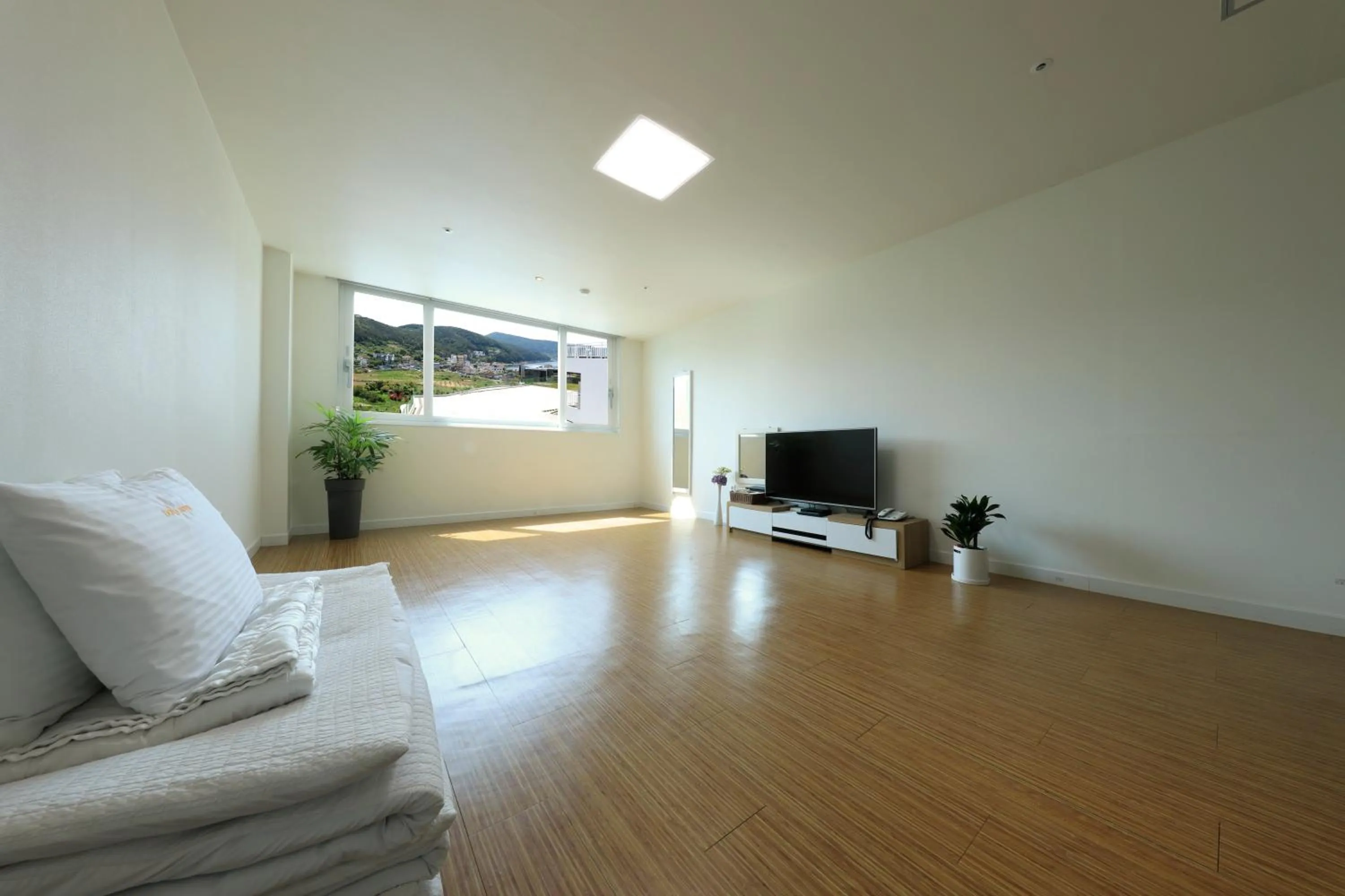 TV and multimedia in Doya Hotel Geoje